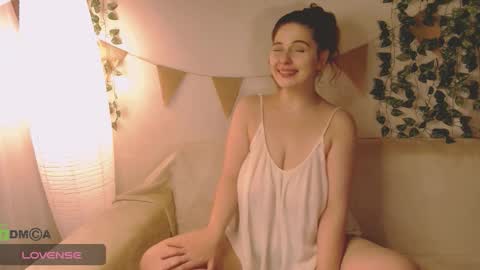 Snapshot of _mia_more chatting on 10/27/25, 01:42 Mia online show from 10/27/25, 01:42