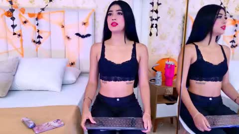 Snapshot of _miaa_monroe chatting on 10/19/25, 07:47 Mia Monroe online show from 10/19/25, 07:47