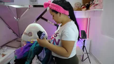  Mia  online show from 10/20/25, 12:38