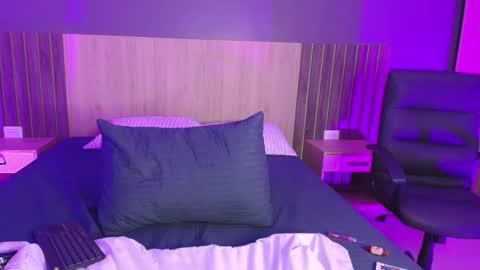 _miamiller_ online show from 02/19/25, 11:14