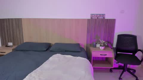 _miamiller_ online show from 09/25/25, 08:12