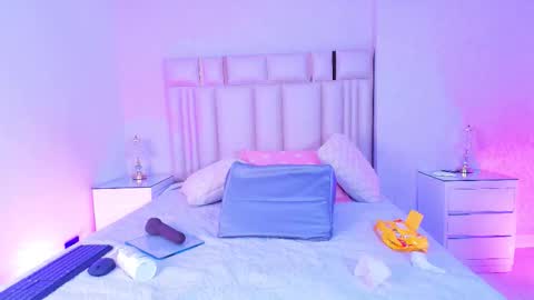 Mia  online show from 02/19/26, 12:01