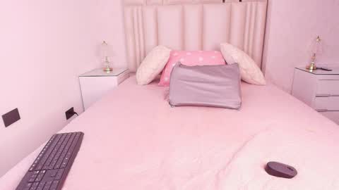 Mia  online show from 03/18/26, 11:57