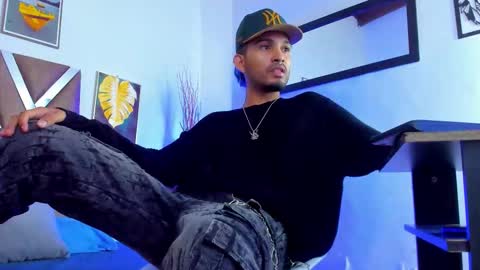 Snapshot of _miguel7w7 chatting on 12/15/25, 03:49 miguel tomorrow from 200 pm Colombia to 1000 pm online show from 12/15/25, 03:49