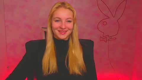 Snapshot of _mila_la_ chatting on 12/03/24, 06:48 Melanie online show from 12/03/24, 06:48