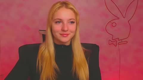 Snapshot of _mila_la_ chatting on 12/07/24, 07:38 Melanie online show from 12/07/24, 07:38