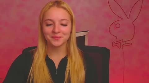 Snapshot of _mila_la_ chatting on 12/07/24, 10:45 Melanie online show from 12/07/24, 10:45