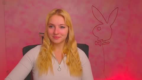 Snapshot of _mila_la_ chatting on 12/08/24, 06:54 Melanie online show from 12/08/24, 06:54