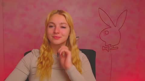 Snapshot of _mila_la_ chatting on 12/10/24, 07:05 Melanie online show from 12/10/24, 07:05