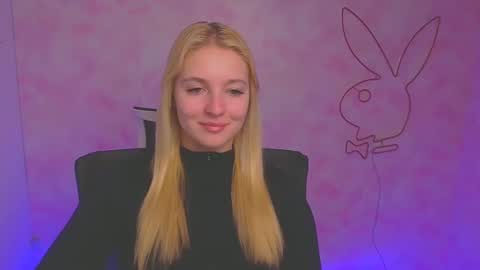 Snapshot of _mila_la_ chatting on 12/14/24, 10:02 Melanie online show from 12/14/24, 10:02