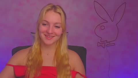 Snapshot of _mila_la_ chatting on 12/15/24, 10:07 Melanie online show from 12/15/24, 10:07