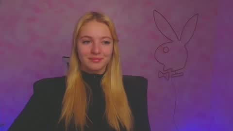 Snapshot of _mila_la_ chatting on 12/16/24, 06:43 Melanie online show from 12/16/24, 06:43