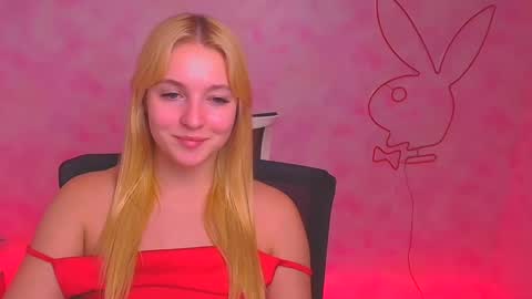 Snapshot of _mila_la_ chatting on 12/19/24, 03:52 Melanie online show from 12/19/24, 03:52