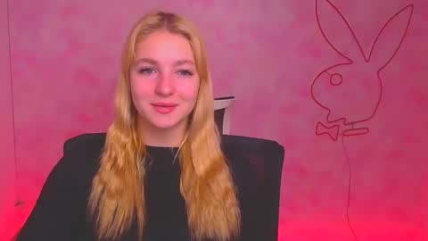 Snapshot of _mila_la_ chatting on 12/20/24, 07:22 Melanie online show from 12/20/24, 07:22