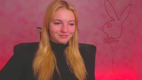 Snapshot of _mila_la_ chatting on 12/21/24, 06:52 Melanie online show from 12/21/24, 06:52