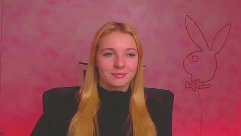 Snapshot of _mila_la_ chatting on 12/21/24, 09:55 Melanie online show from 12/21/24, 09:55