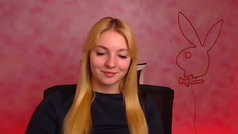 Snapshot of _mila_la_ chatting on 12/22/24, 10:06 Melanie online show from 12/22/24, 10:06