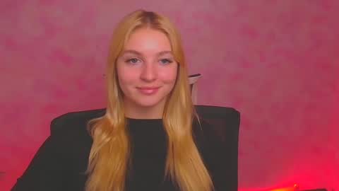 Snapshot of _mila_la_ chatting on 12/24/24, 10:01 Melanie online show from 12/24/24, 10:01