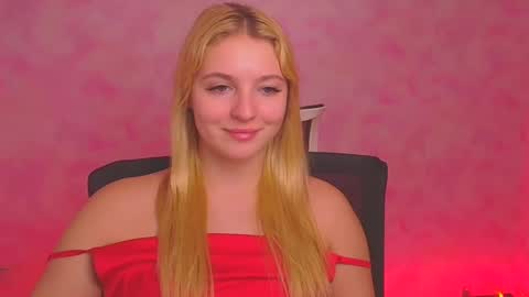 Snapshot of _mila_la_ chatting on 12/28/24, 10:03 Melanie online show from 12/28/24, 10:03