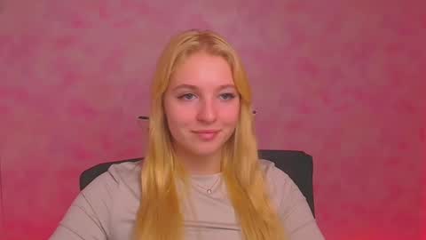 Snapshot of _mila_la_ chatting on 01/04/25, 03:28 Melanie online show from 01/04/25, 03:28