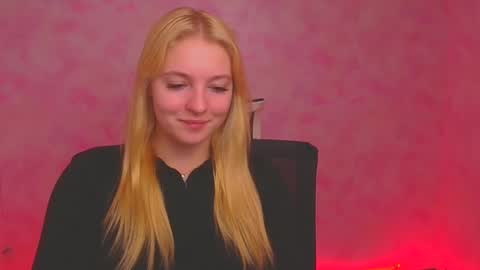 Snapshot of _mila_la_ chatting on 01/06/25, 09:52 Melanie online show from 01/06/25, 09:52