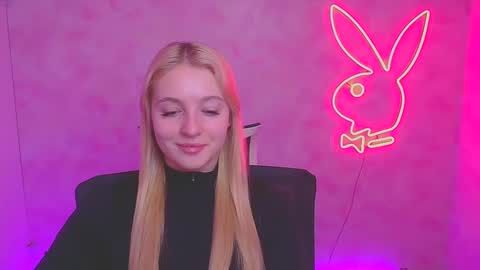 Snapshot of _mila_la_ chatting on 02/01/25, 12:26 Melanie online show from 02/01/25, 12:26