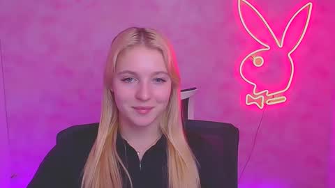 Snapshot of _mila_la_ chatting on 02/01/25, 03:50 Melanie online show from 02/01/25, 03:50