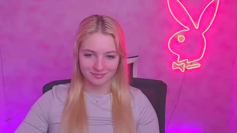 Snapshot of _mila_la_ chatting on 02/02/25, 06:04 Melanie online show from 02/02/25, 06:04