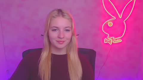 Snapshot of _mila_la_ chatting on 02/04/25, 10:21 Melanie online show from 02/04/25, 10:21