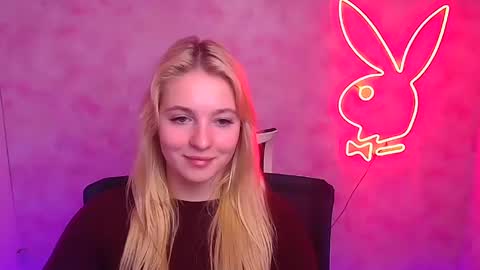 Snapshot of _mila_la_ chatting on 02/06/25, 01:10 Melanie online show from 02/06/25, 01:10