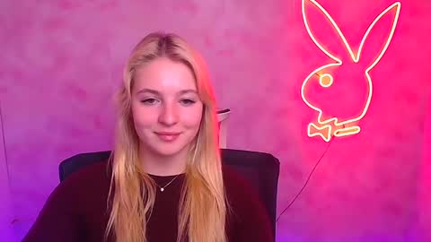 Snapshot of _mila_la_ chatting on 02/06/25, 04:14 Melanie online show from 02/06/25, 04:14