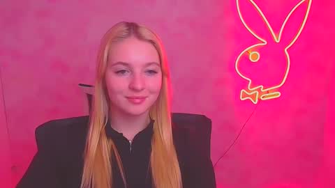 Snapshot of _mila_la_ chatting on 02/09/25, 09:58 Melanie online show from 02/09/25, 09:58