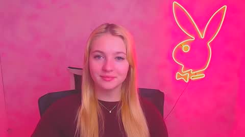 Snapshot of _mila_la_ chatting on 02/10/25, 07:04 Melanie online show from 02/10/25, 07:04