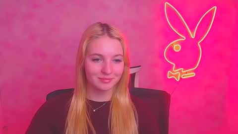 Snapshot of _mila_la_ chatting on 02/10/25, 10:09 Melanie online show from 02/10/25, 10:09