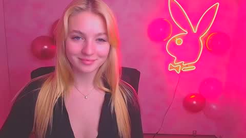 Snapshot of _mila_la_ chatting on 02/13/25, 03:24 Melanie online show from 02/13/25, 03:24