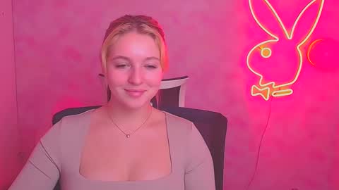 Snapshot of _mila_la_ chatting on 02/16/25, 03:48 Melanie online show from 02/16/25, 03:48