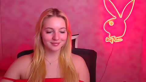 Snapshot of _mila_la_ chatting on 02/22/25, 03:58 Melanie online show from 02/22/25, 03:58