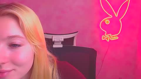 Snapshot of _mila_la_ chatting on 02/24/25, 03:53 Melanie online show from 02/24/25, 03:53