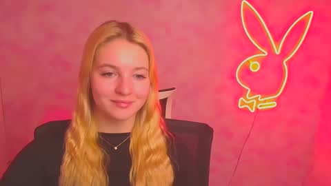 Snapshot of _mila_la_ chatting on 03/02/25, 09:21 Melanie online show from 03/02/25, 09:21