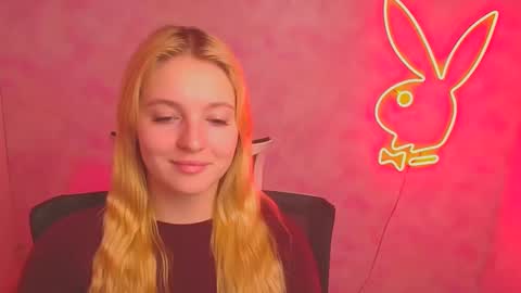 Snapshot of _mila_la_ chatting on 03/04/25, 10:13 Melanie online show from 03/04/25, 10:13