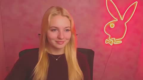 Snapshot of _mila_la_ chatting on 03/06/25, 07:03 Melanie online show from 03/06/25, 07:03