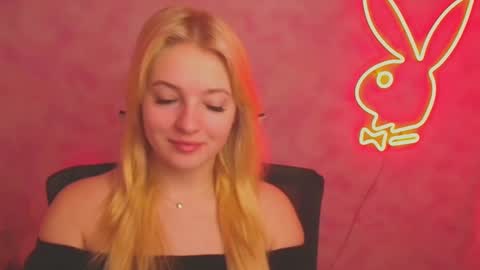 Snapshot of _mila_la_ chatting on 03/11/25, 06:53 Melanie online show from 03/11/25, 06:53