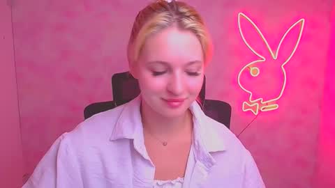 Snapshot of _mila_la_ chatting on 09/15/25, 06:02 Melanie online show from 09/15/25, 06:02