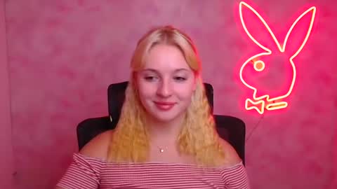 Snapshot of _mila_la_ chatting on 09/27/25, 11:15 Melanie online show from 09/27/25, 11:15