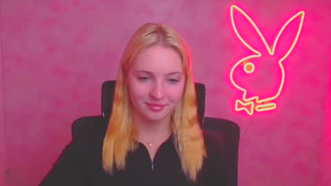 Snapshot of _mila_la_ chatting on 09/29/25, 11:48 Melanie online show from 09/29/25, 11:48