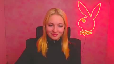 Snapshot of _mila_la_ chatting on 10/02/25, 01:29 Melanie online show from 10/02/25, 01:29