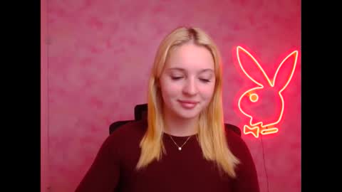 Snapshot of _mila_la_ chatting on 10/21/25, 11:44 Melanie online show from 10/21/25, 11:44