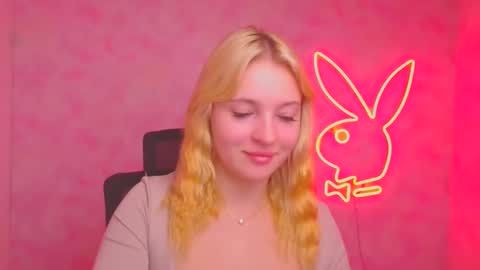 Snapshot of _mila_la_ chatting on 10/23/25, 11:42 Melanie online show from 10/23/25, 11:42