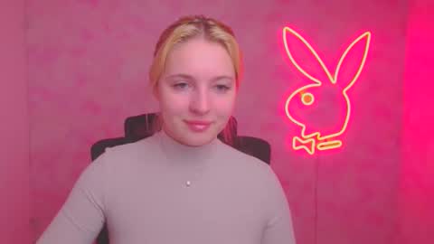 Snapshot of _mila_la_ chatting on 10/25/25, 11:29 Melanie online show from 10/25/25, 11:29