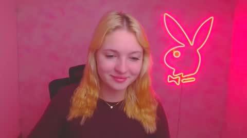 Snapshot of _mila_la_ chatting on 10/27/25, 09:46 Melanie online show from 10/27/25, 09:46